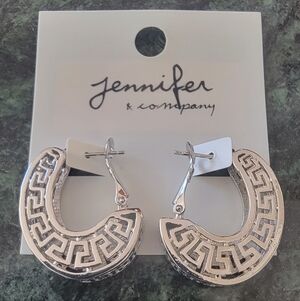 JENNIFER & COMPANY Silver Tone Loop Earrings